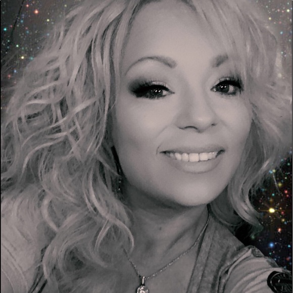 Meet your Posher, Apryl - Picture 11 of 16